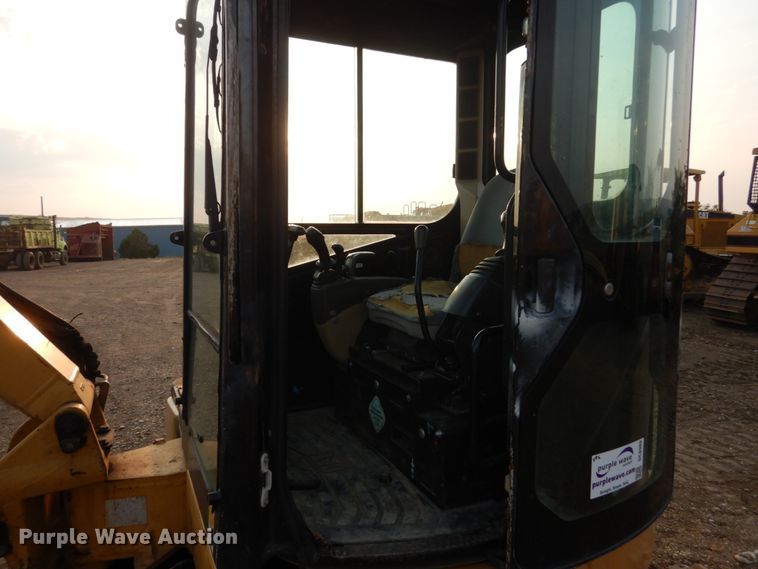 image for item DC8989 2006 Caterpillar 304 CR  mini excavator