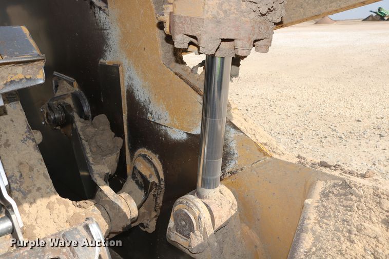 image for item DD5413 1997 Caterpillar 623F  elevating scraper