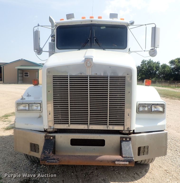 image for item DE0745 2000 Kenworth T800  vacuum truck