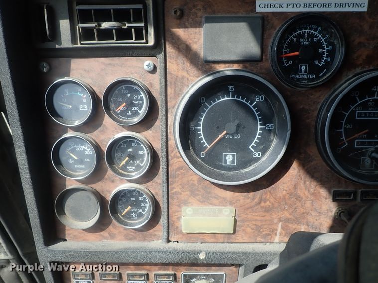 image for item DE0745 2000 Kenworth T800  vacuum truck