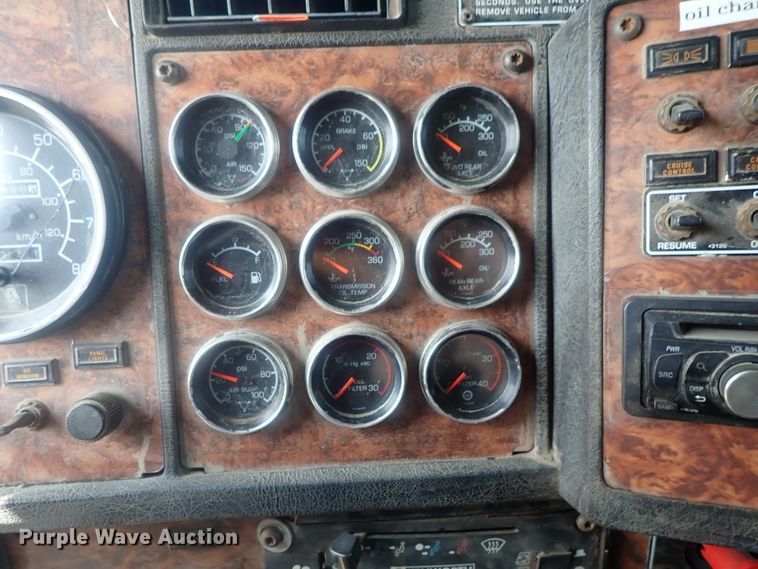 image for item DE0745 2000 Kenworth T800  vacuum truck