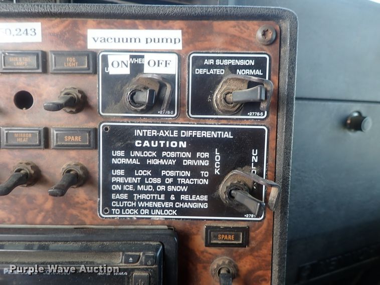 image for item DE0745 2000 Kenworth T800  vacuum truck