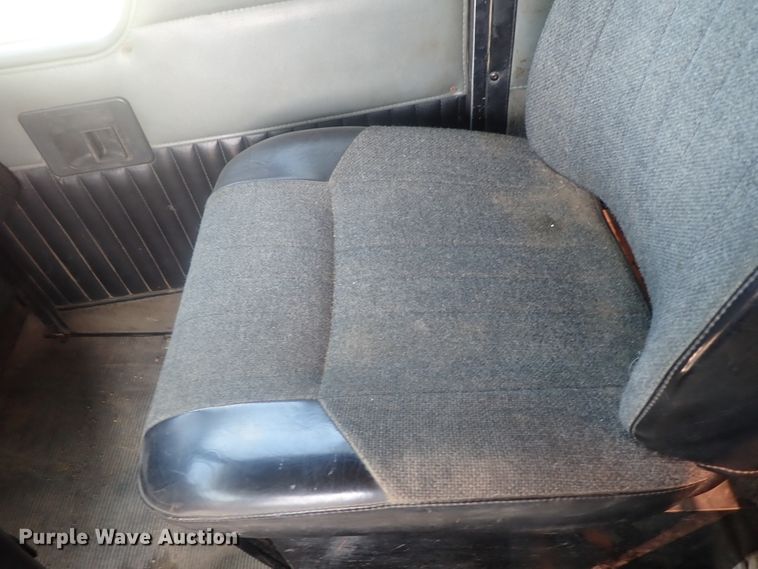 image for item DE0745 2000 Kenworth T800  vacuum truck