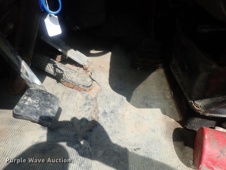 image for item DE0745 2000 Kenworth T800  vacuum truck