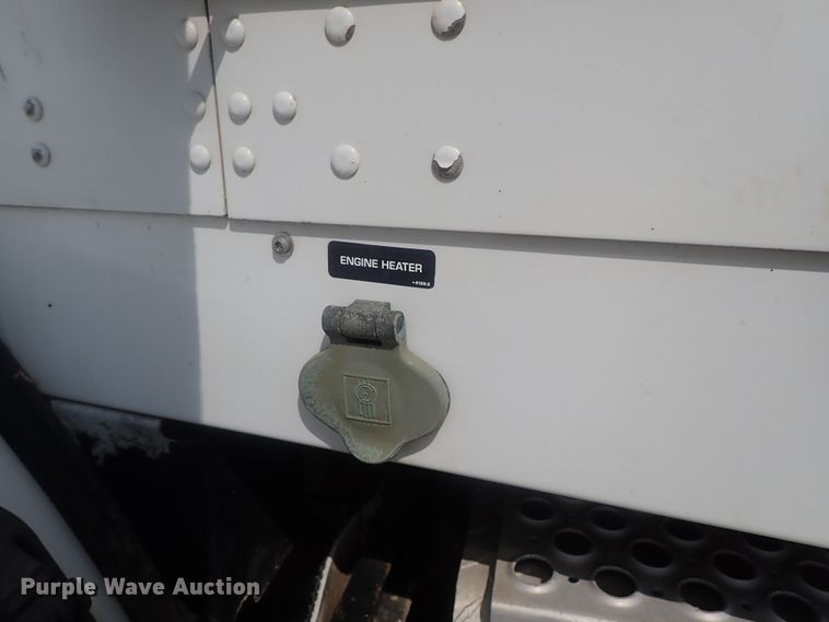 image for item DE0745 2000 Kenworth T800  vacuum truck