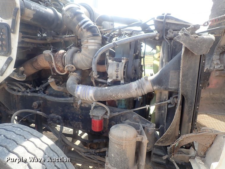 image for item DE0745 2000 Kenworth T800  vacuum truck