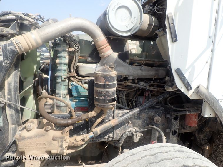 image for item DE0745 2000 Kenworth T800  vacuum truck