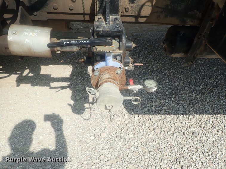 image for item DE0745 2000 Kenworth T800  vacuum truck