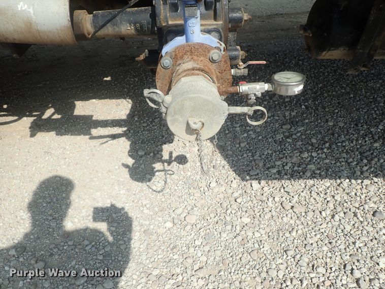 image for item DE0745 2000 Kenworth T800  vacuum truck