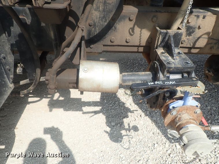 image for item DE0745 2000 Kenworth T800  vacuum truck