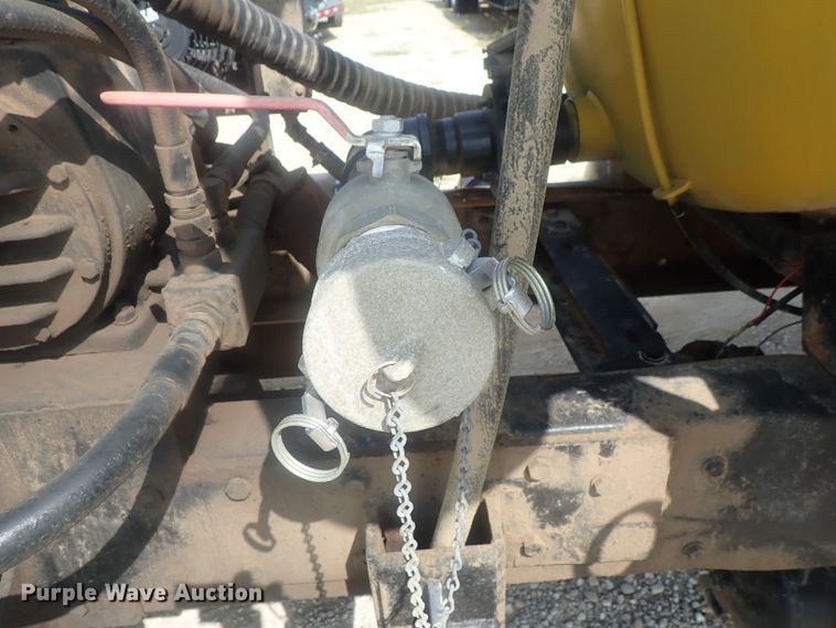 image for item DE0745 2000 Kenworth T800  vacuum truck