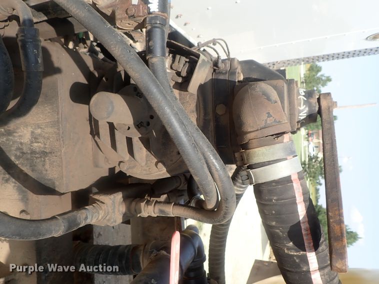 image for item DE0745 2000 Kenworth T800  vacuum truck