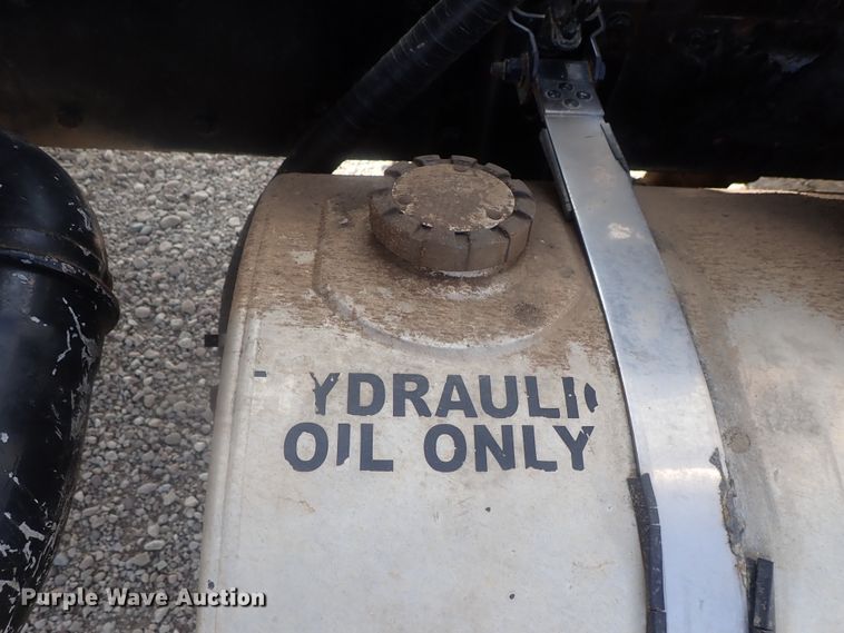 image for item DE0745 2000 Kenworth T800  vacuum truck