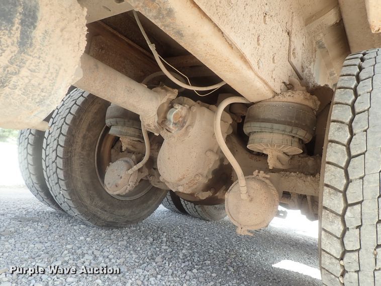 image for item DE0745 2000 Kenworth T800  vacuum truck