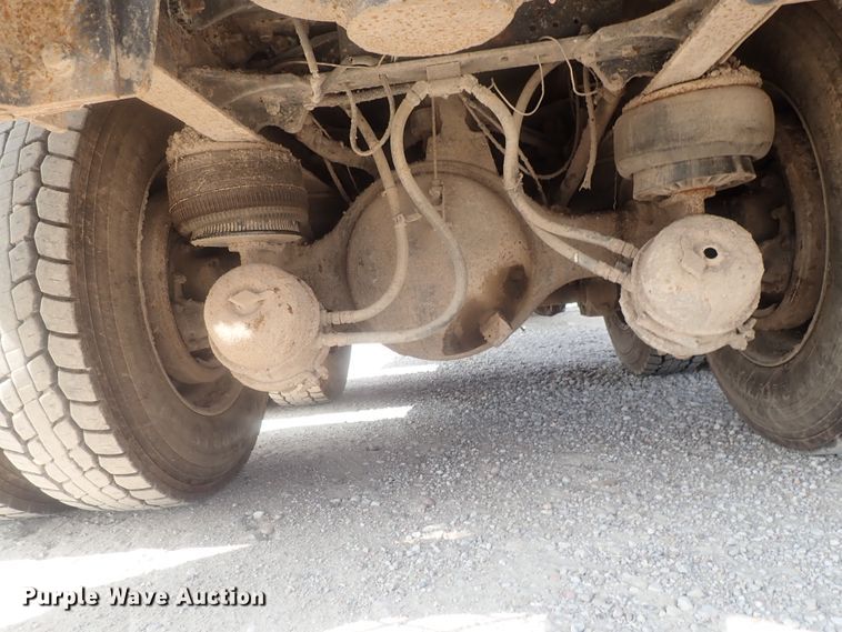 image for item DE0745 2000 Kenworth T800  vacuum truck