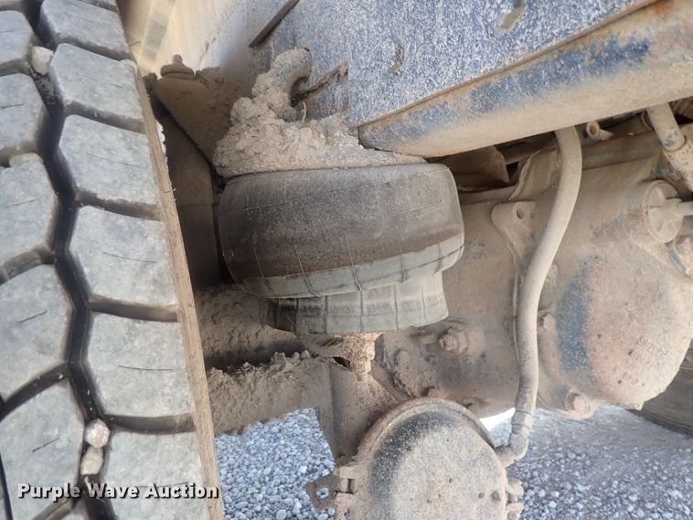 image for item DE0745 2000 Kenworth T800  vacuum truck