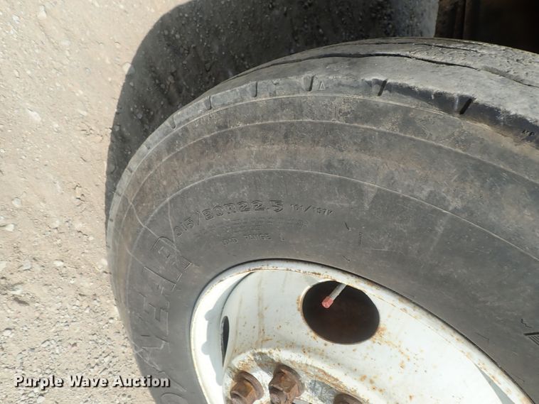 image for item DE0745 2000 Kenworth T800  vacuum truck