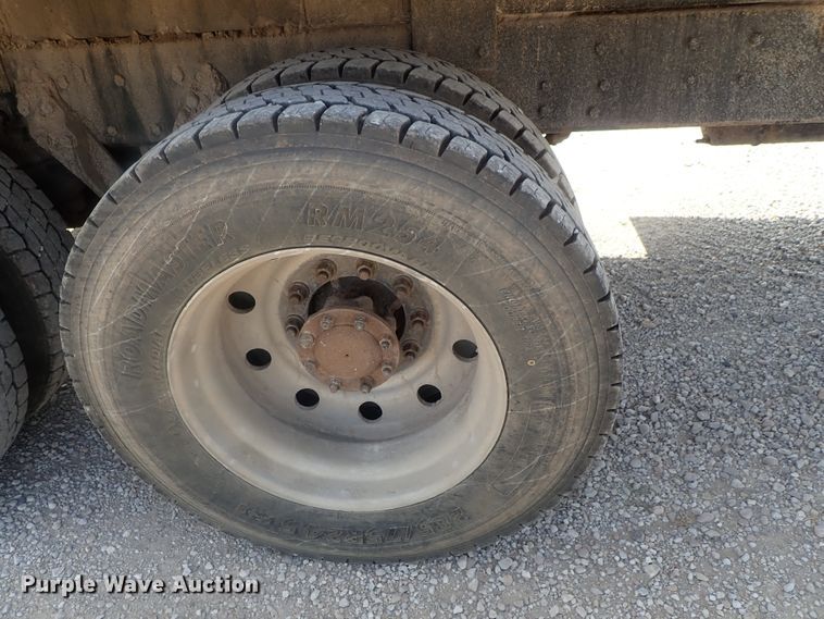 image for item DE0745 2000 Kenworth T800  vacuum truck