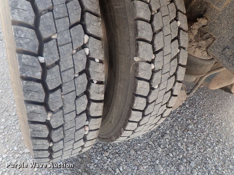 image for item DE0745 2000 Kenworth T800  vacuum truck