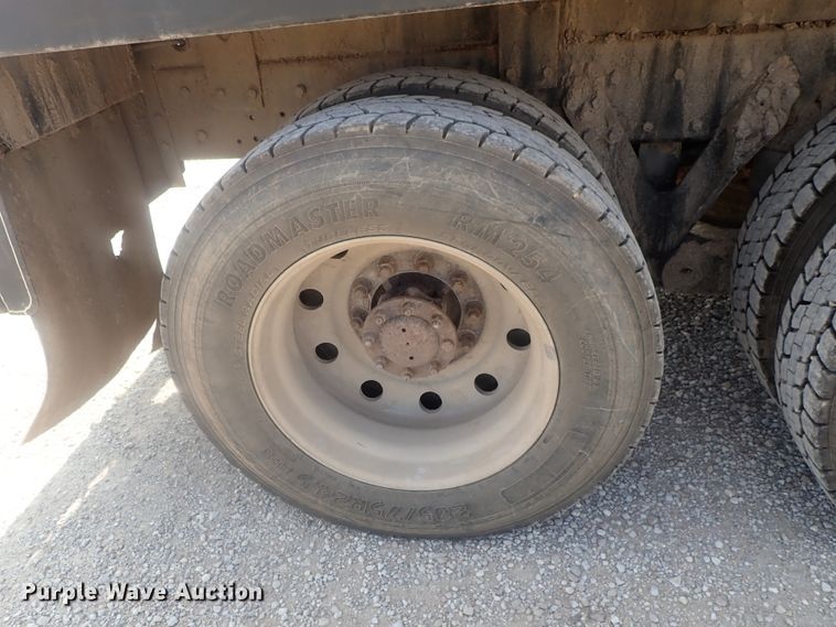 image for item DE0745 2000 Kenworth T800  vacuum truck