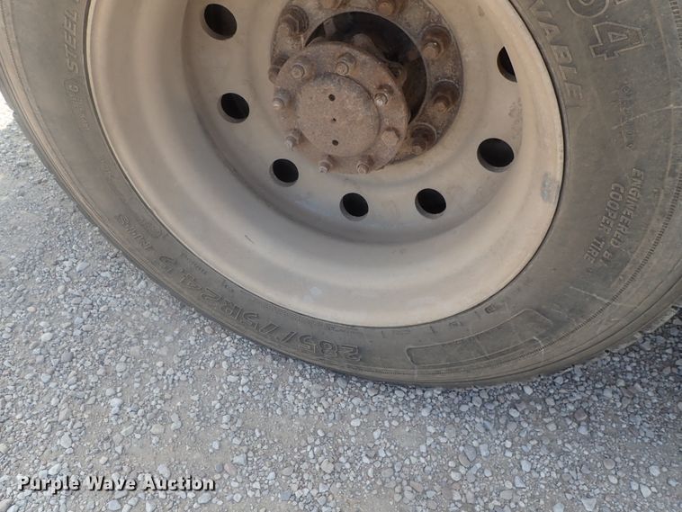 image for item DE0745 2000 Kenworth T800  vacuum truck