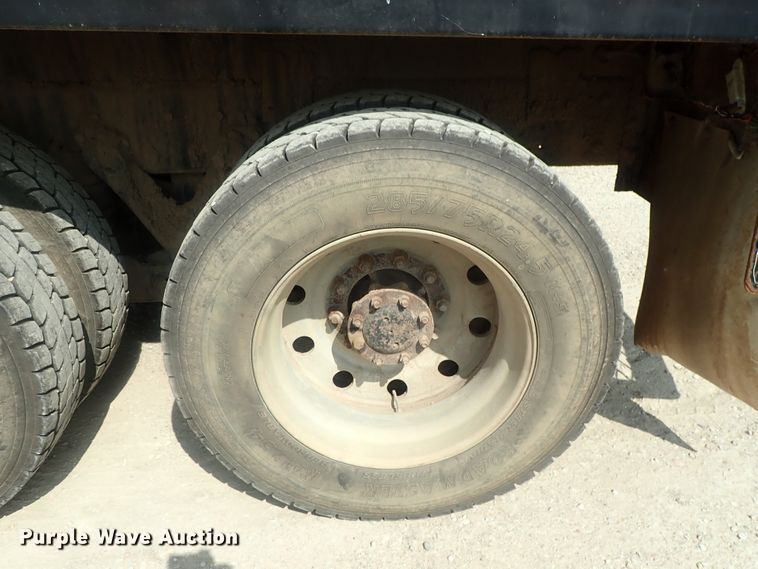 image for item DE0745 2000 Kenworth T800  vacuum truck