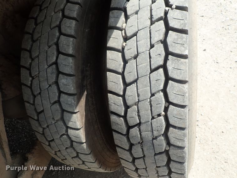 image for item DE0745 2000 Kenworth T800  vacuum truck