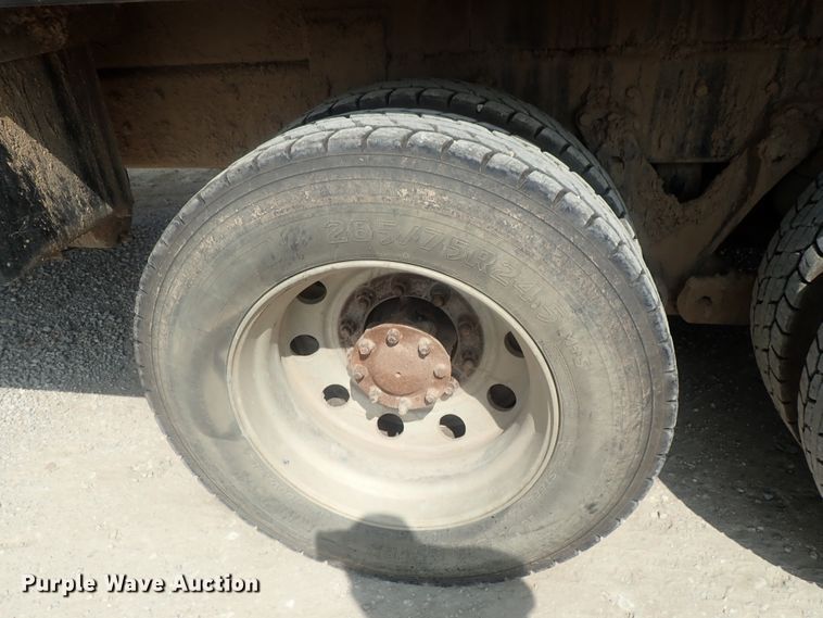 image for item DE0745 2000 Kenworth T800  vacuum truck