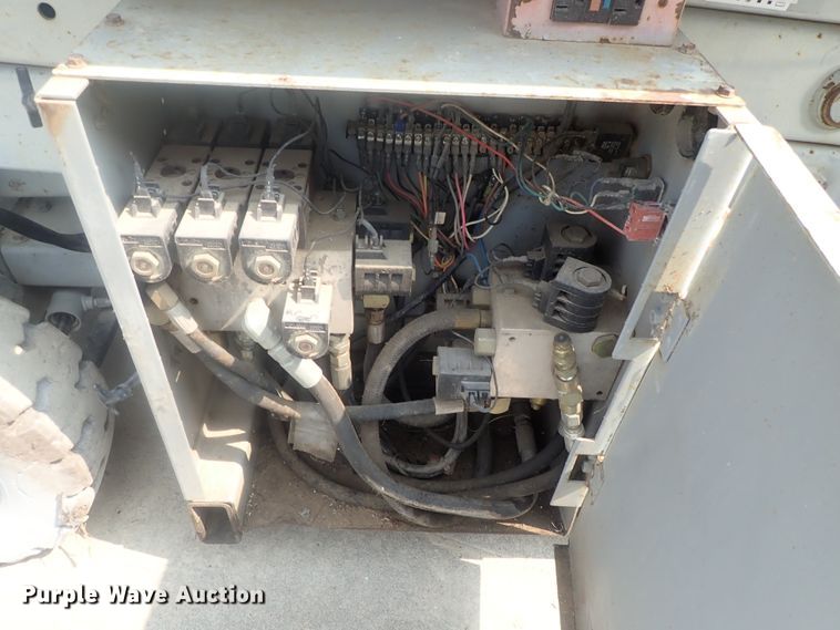 image for item DE0773 Mec 2548HT  scissor lift