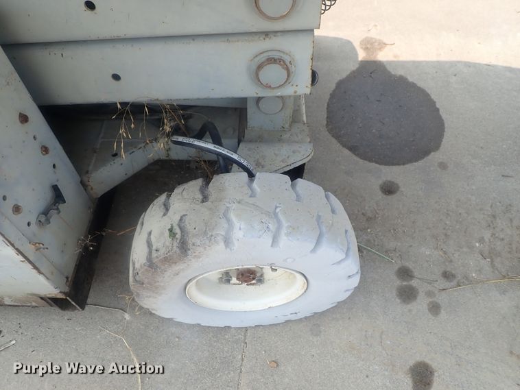 image for item DE0773 Mec 2548HT  scissor lift