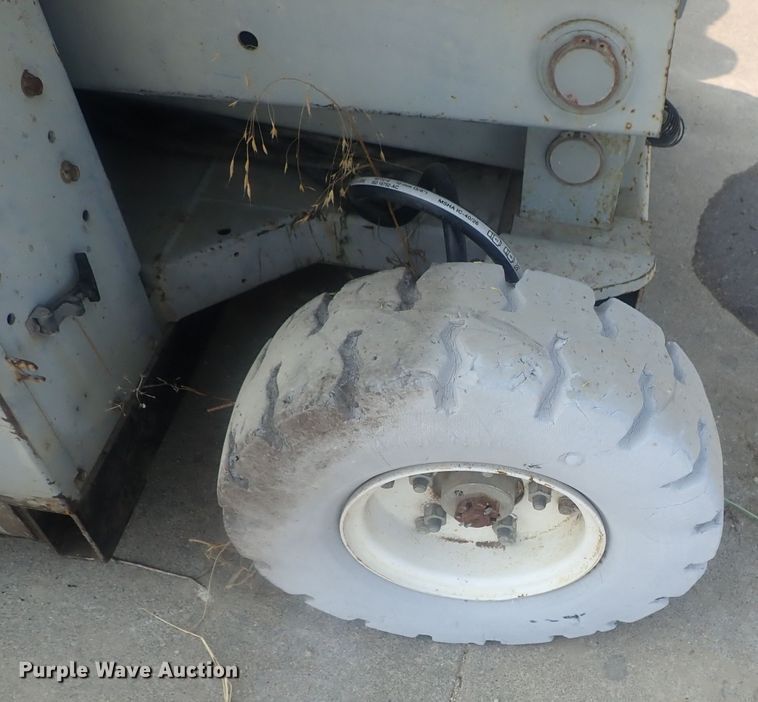 image for item DE0773 Mec 2548HT  scissor lift