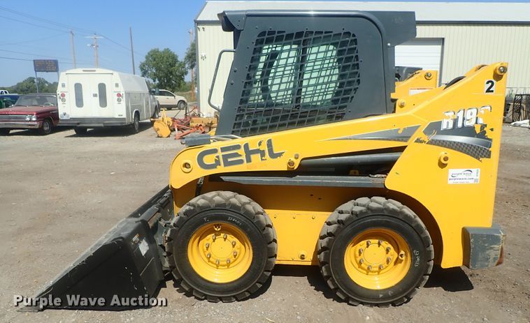 image for item DE0820 2019 Gehl R190  skid steer loader