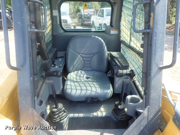 image for item DE0820 2019 Gehl R190  skid steer loader