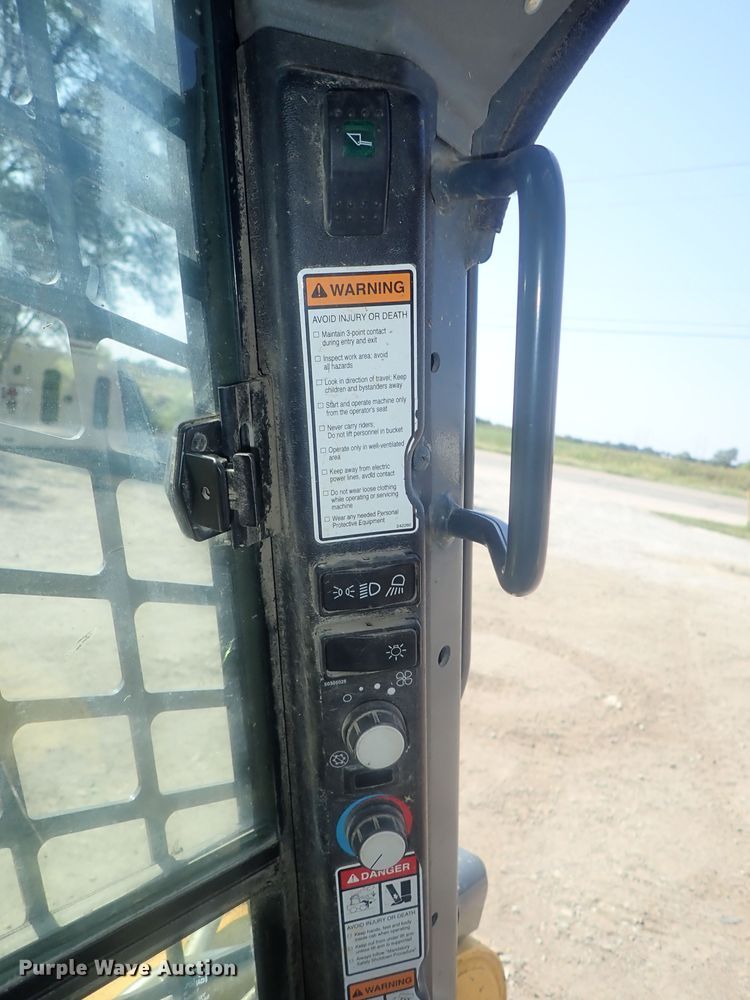 image for item DE0820 2019 Gehl R190  skid steer loader