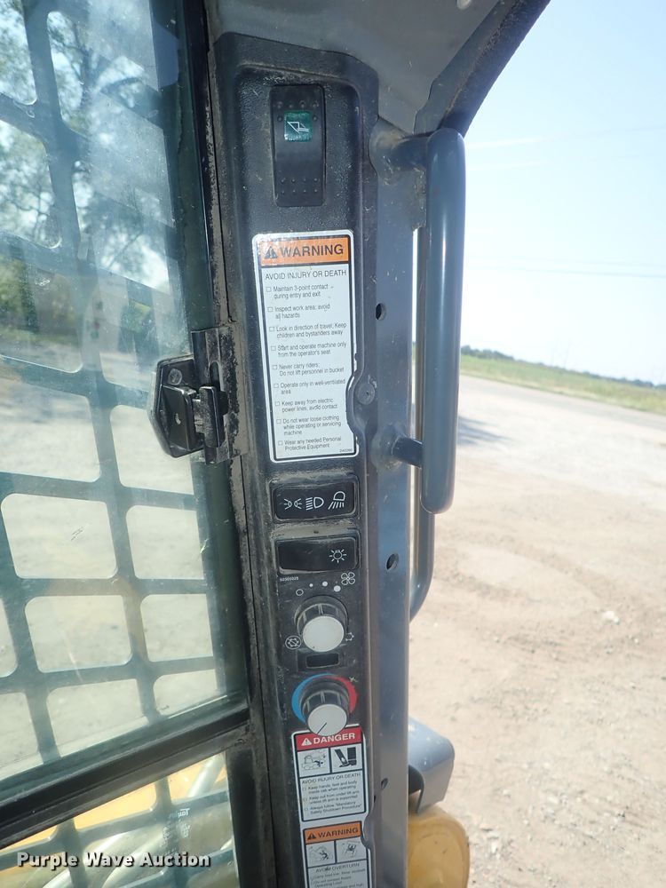 image for item DE0820 2019 Gehl R190  skid steer loader