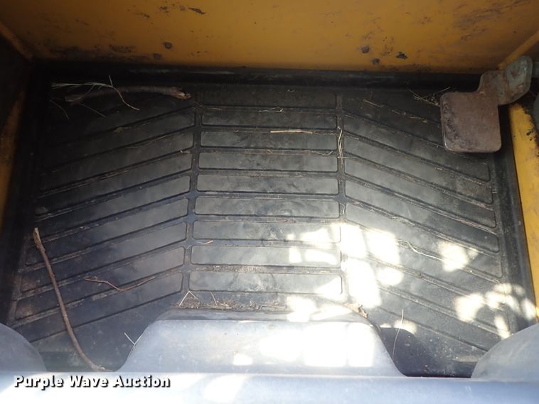 image for item DE0820 2019 Gehl R190  skid steer loader