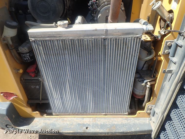 image for item DE0820 2019 Gehl R190  skid steer loader