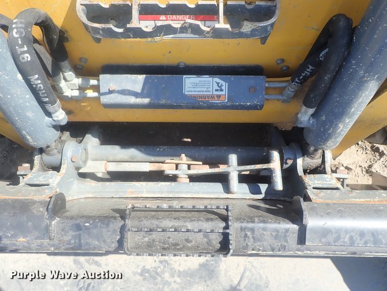image for item DE0820 2019 Gehl R190  skid steer loader