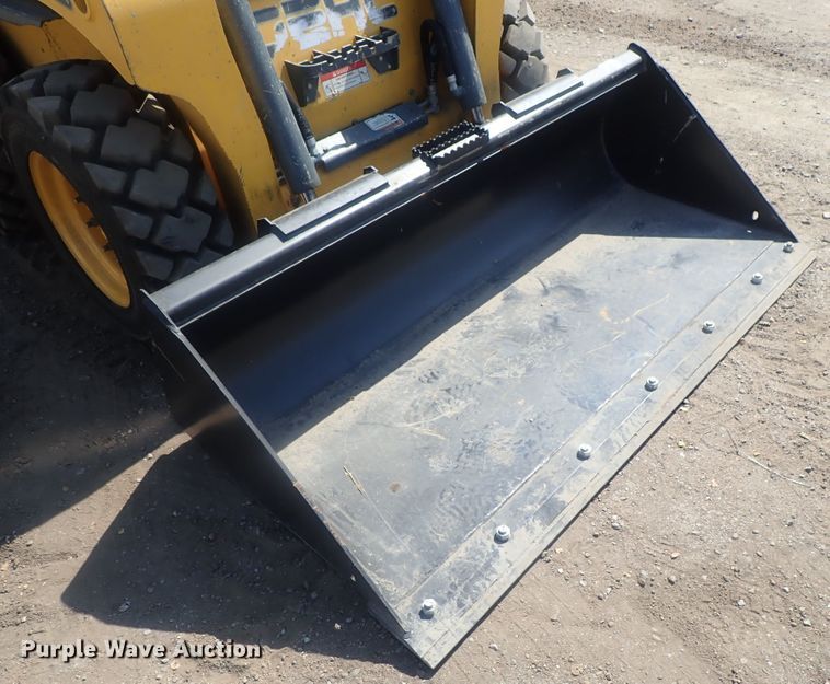 image for item DE0820 2019 Gehl R190  skid steer loader