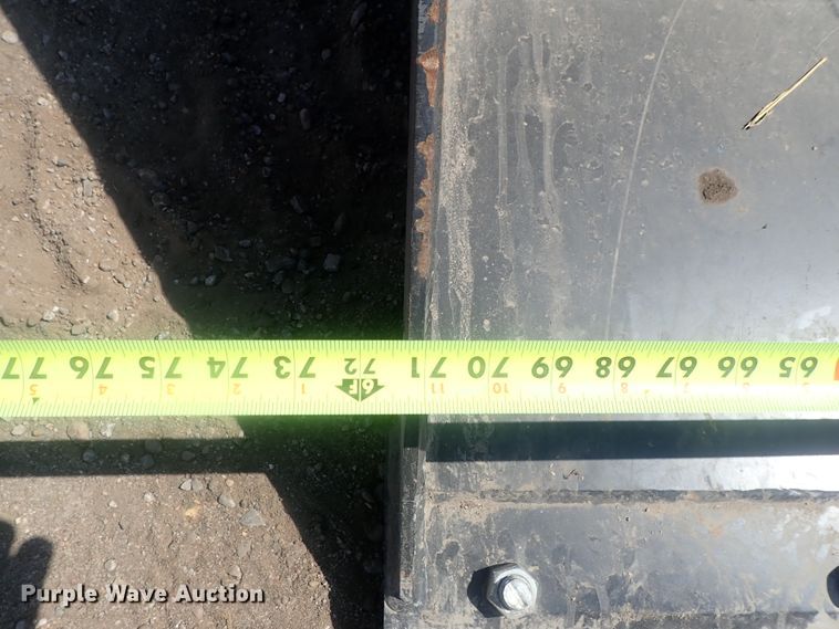 image for item DE0820 2019 Gehl R190  skid steer loader