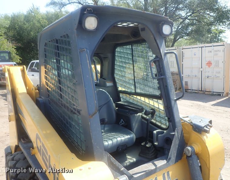 image for item DE0820 2019 Gehl R190  skid steer loader