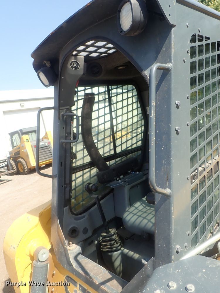 image for item DE0820 2019 Gehl R190  skid steer loader