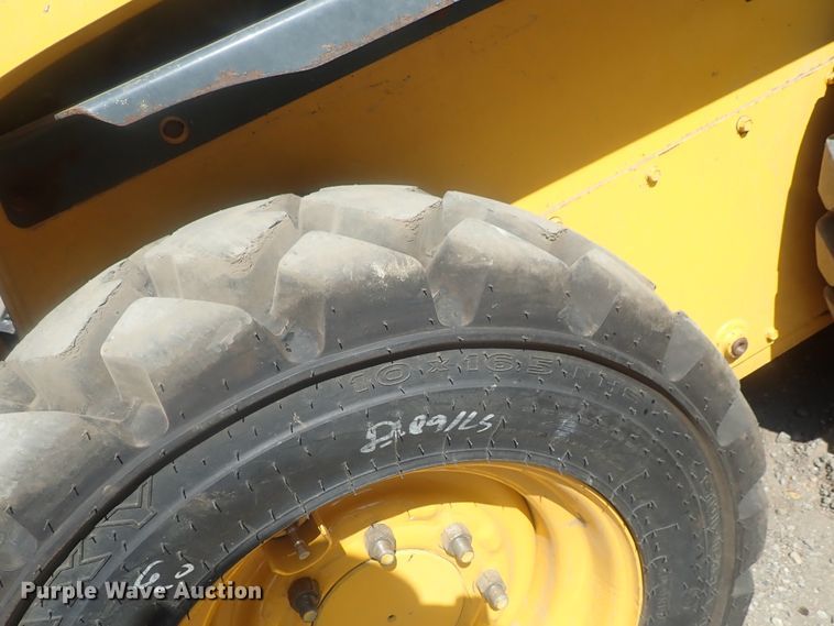 image for item DE0820 2019 Gehl R190  skid steer loader