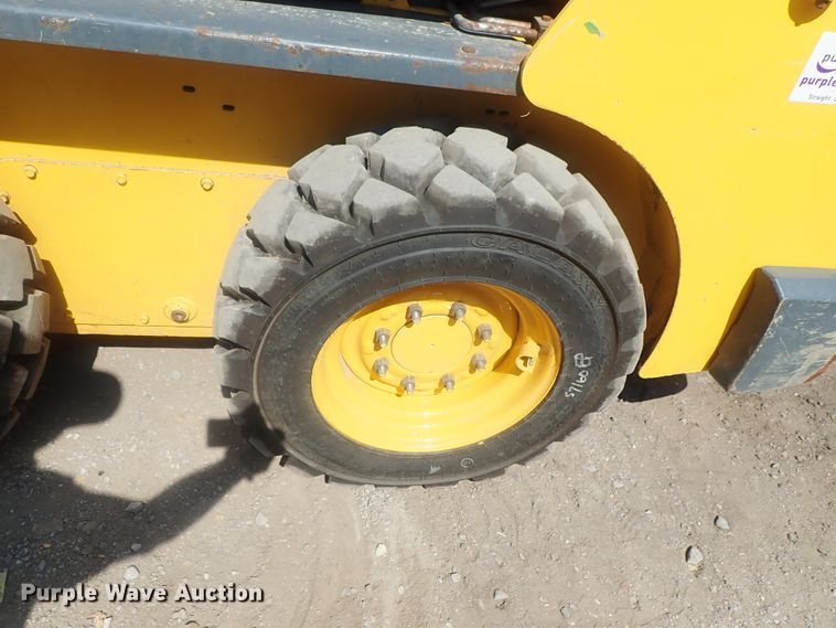 image for item DE0820 2019 Gehl R190  skid steer loader