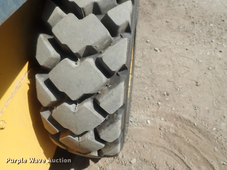 image for item DE0820 2019 Gehl R190  skid steer loader