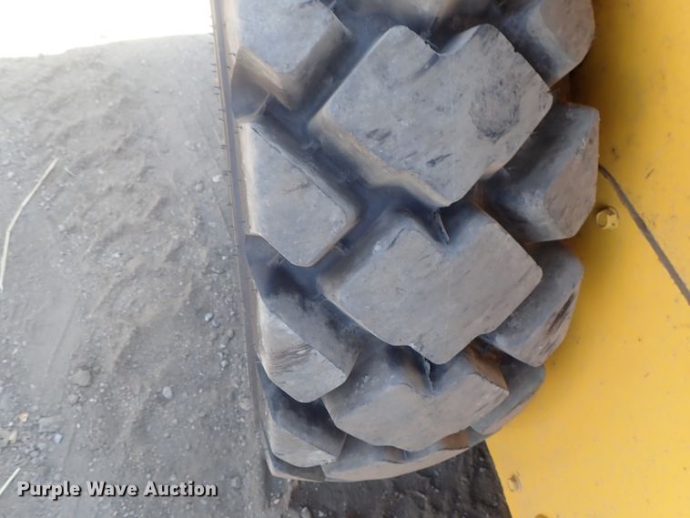 image for item DE0820 2019 Gehl R190  skid steer loader