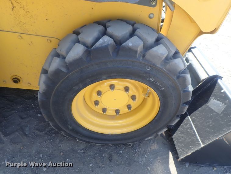 image for item DE0820 2019 Gehl R190  skid steer loader