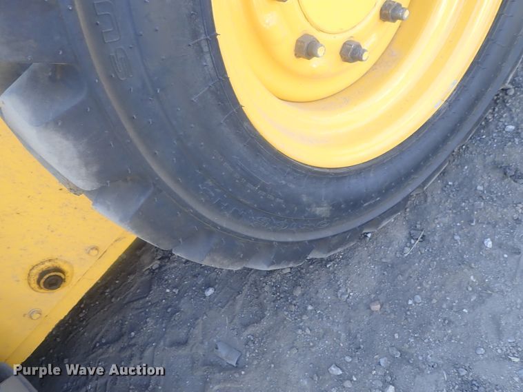 image for item DE0820 2019 Gehl R190  skid steer loader