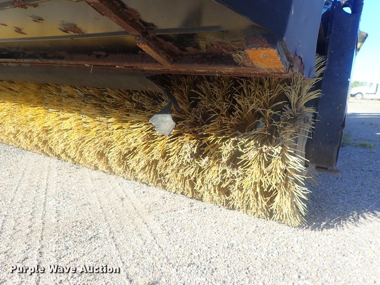 image for item DE0826 Caterpillar BP25 broom