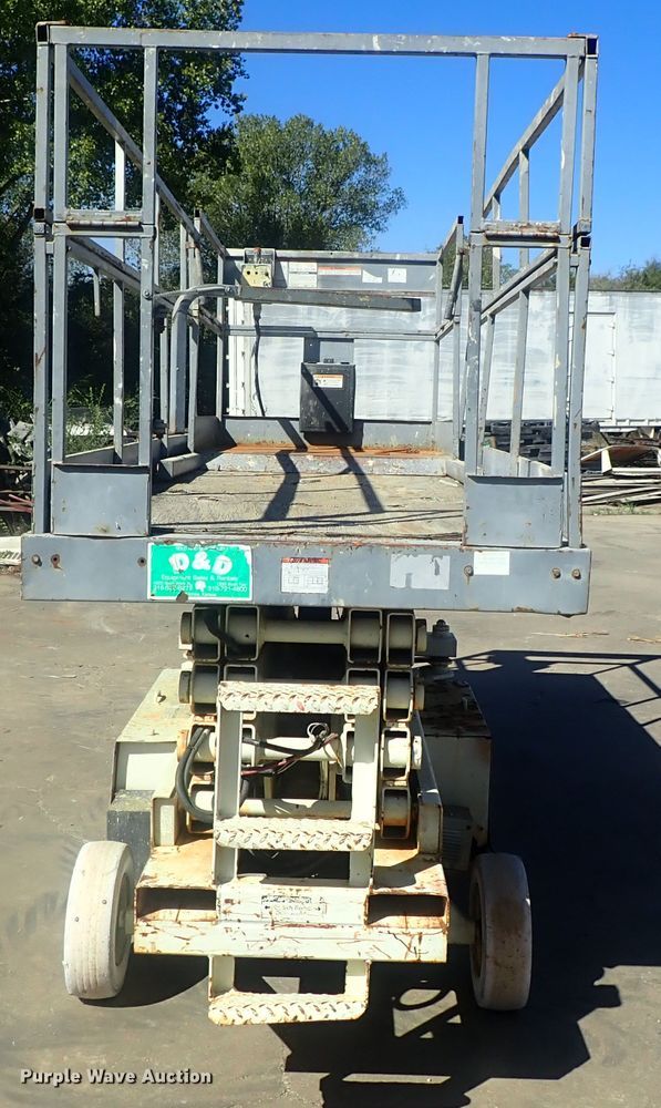 image for item DE0841 Terex TS30  scissor lift